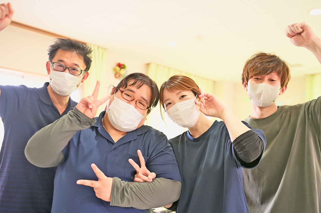 スタッフ集合写真