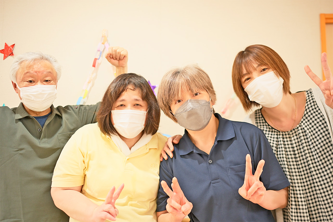 スタッフ集合写真